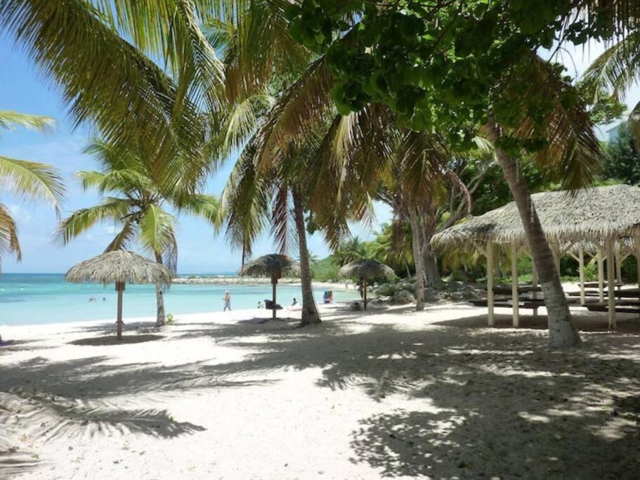 Le 35 Anse Des Rochers Saint-Francois Luaran gambar